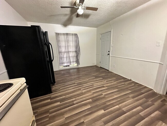 Photo - 1303 S 19th St Unidad B
