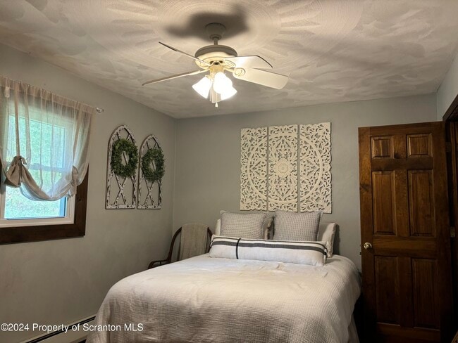 Photo - 2053 Silver Creek Rd