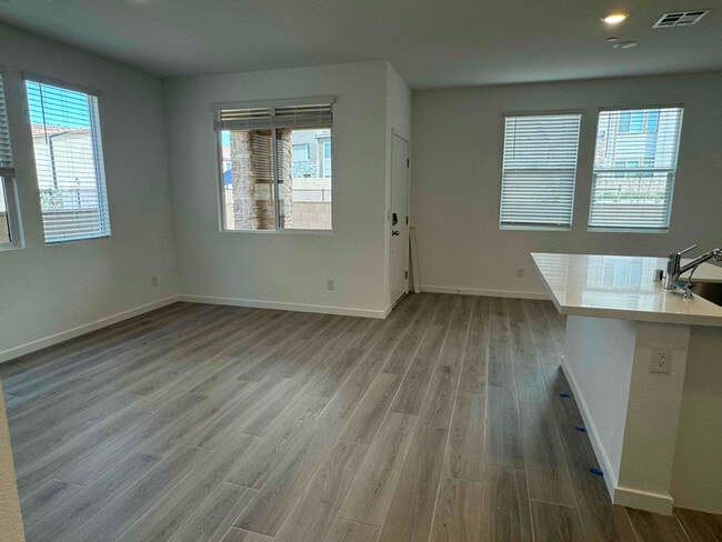 Photo - 2552 Venetia Pointe St