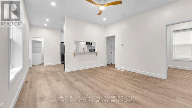 Photo - 597 Hale St Unité Main