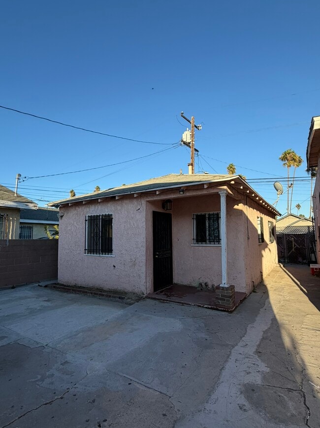 Building Photo - 2042 Martin Luther King Jr Ave Unit 4