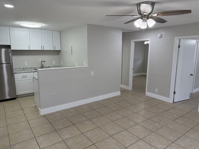 Building Photo - 1331 Holly Heights Dr Unit 1