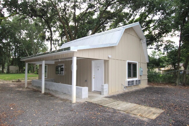 2BR Home Near UWF, Davis Hwy & 9 Mile Rd –... - 2BR Home Near UWF, Davis Hwy & 9 Mile Rd –... Unit #3