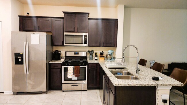 Photo - Beautiful Townhome in Waterford Lakes 2 Bedroom 2.5 baths and 1 Car Garage