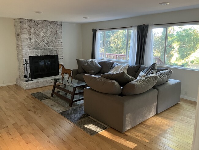 Photo - 1600 Henry Ridge Mtwy