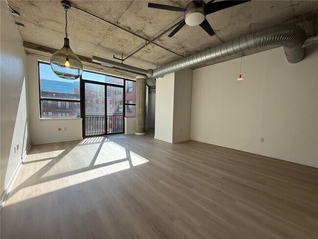 Photo - 115 W Peachtree Pl NW Unit 419