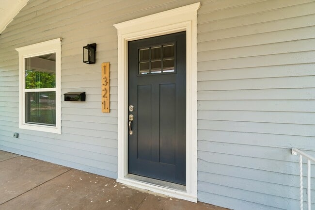 Photo - 1321 NE 9th St