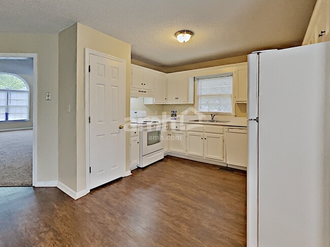 Photo - 1300 Summit Point Ln