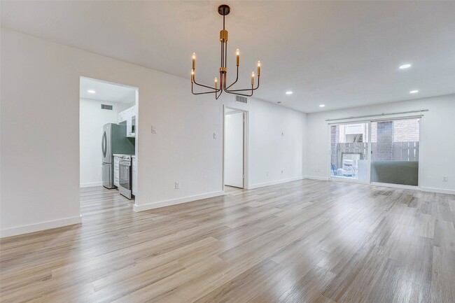 Building Photo - 7555 Katy Fwy Unit 55 Rental
