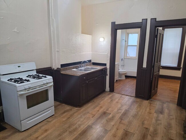 Building Photo - 602WCenterStJ Unit 602