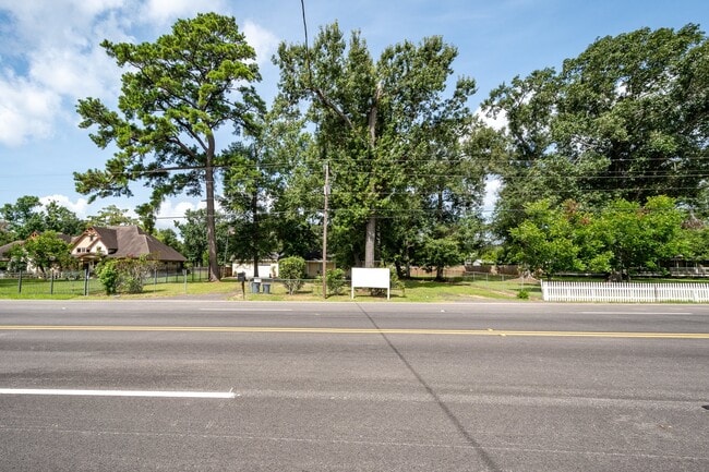Photo - 11620 Fostoria Rd