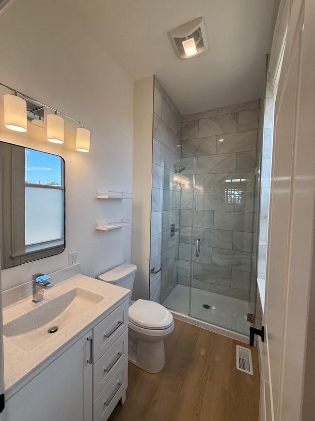 Bathroom - 1135 Vermont St Unit 1