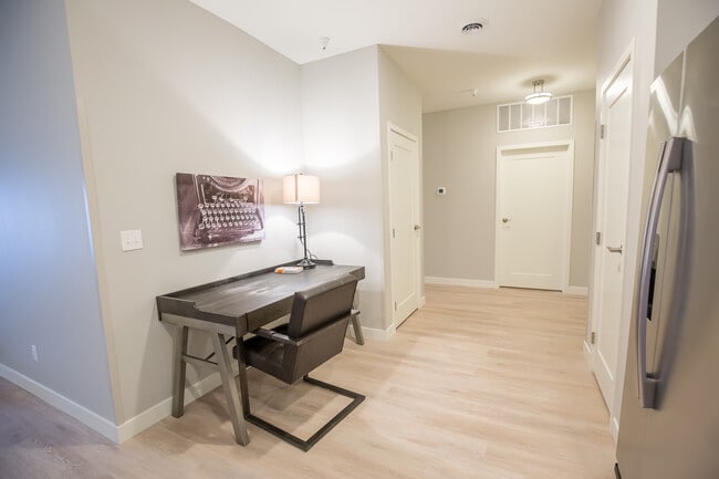 2BD, 2BA - Entryway