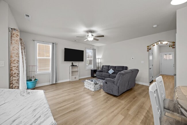 Photo - 243 Shallowbag Bay Ln