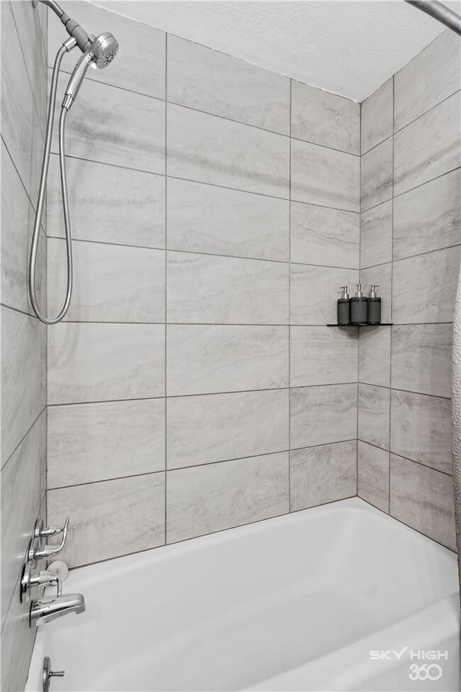 Building Photo - 1305 SE Benton St