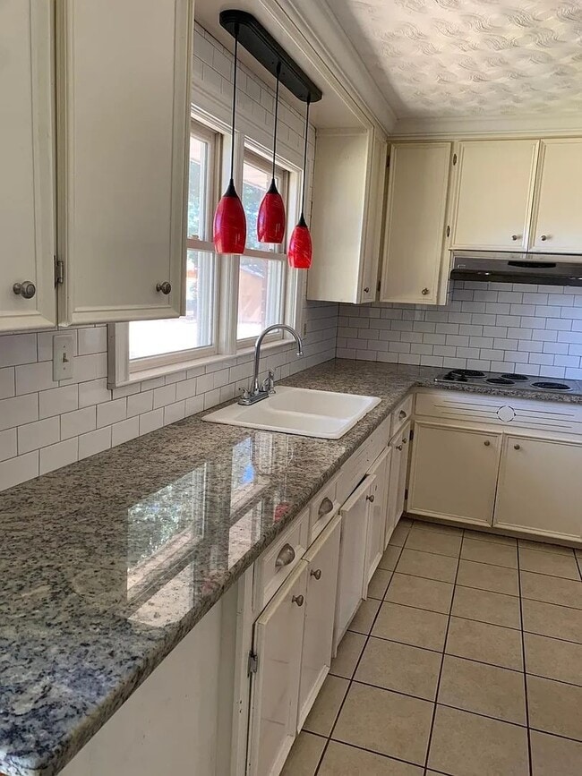 Photo - 258 Prince Charles Dr