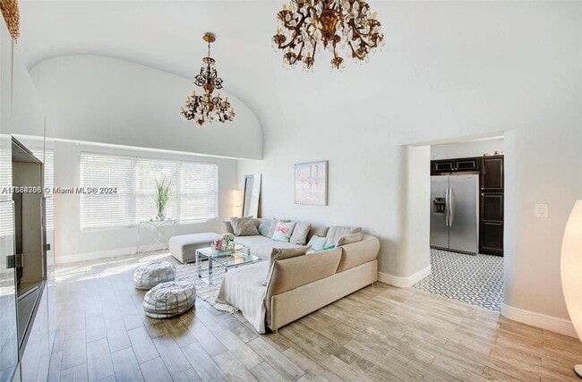 Photo - 1561 71st St