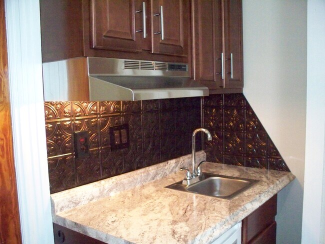 furnished studio kitchen - 226 Jay St Apartamentos Unidad 8