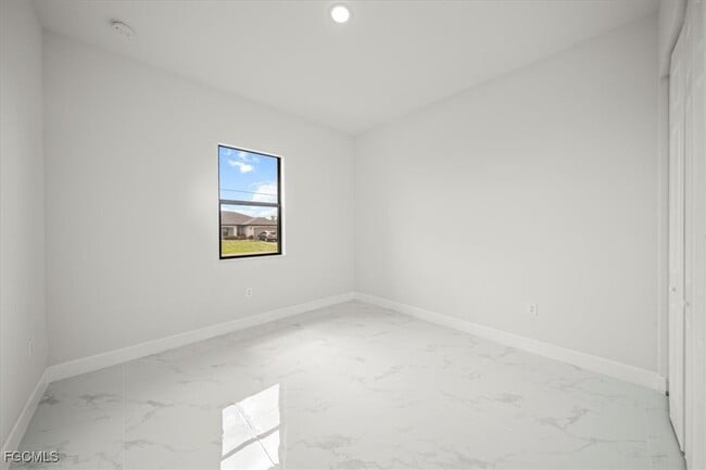 Building Photo - 9 NW 14th Pl