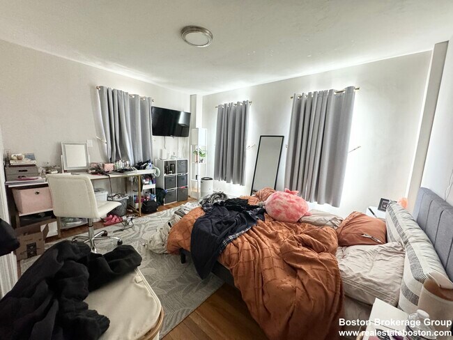 56 Crescent Ave Unit 1