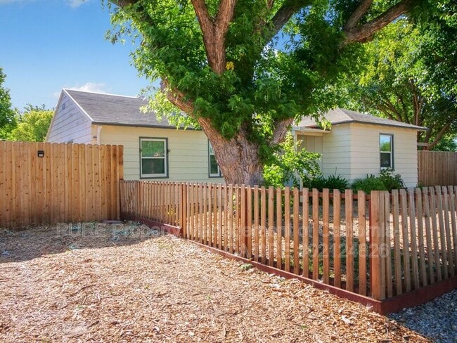 Photo - 4741 60th St