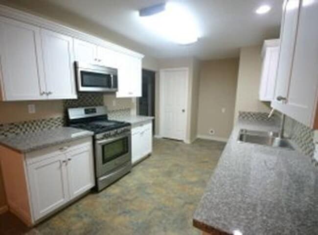 Photo - Large 3 Bedroom Home In Enterprise Area