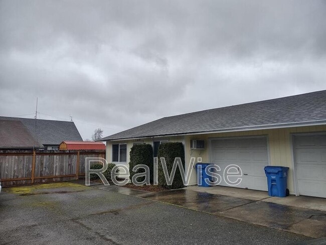 Photo - 120 Sunny Ln