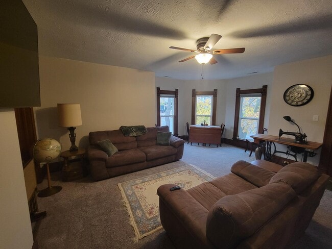 67 E Walworth Ave