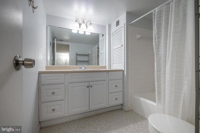 Photo - 2525 Huntington Ave Unidad 18