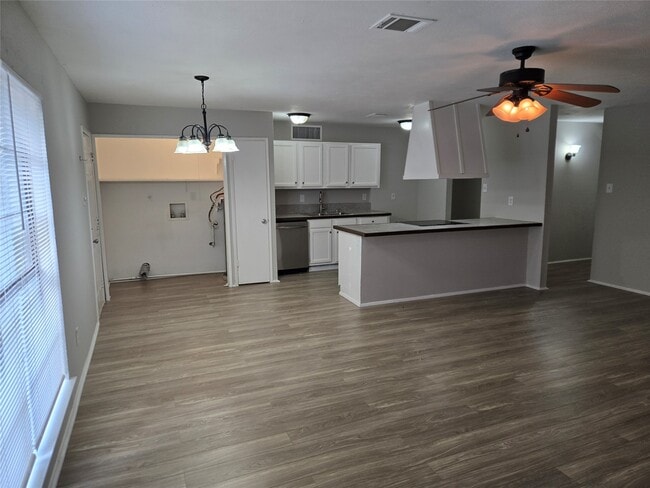 Photo - 4371 Kevinkay Dr