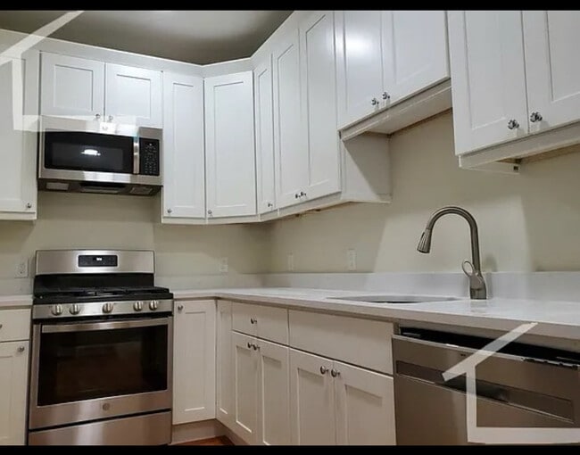 Building Photo - 31 Harris St Unit 2