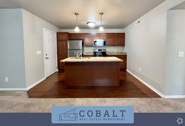 Building Photo - PRE LEASING 2 BED 2 BATH UNIT FOR JUNE 1! Rental