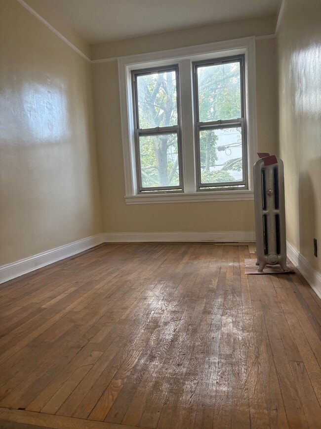 Building Photo - 54 E Clifford Pl Unit 2