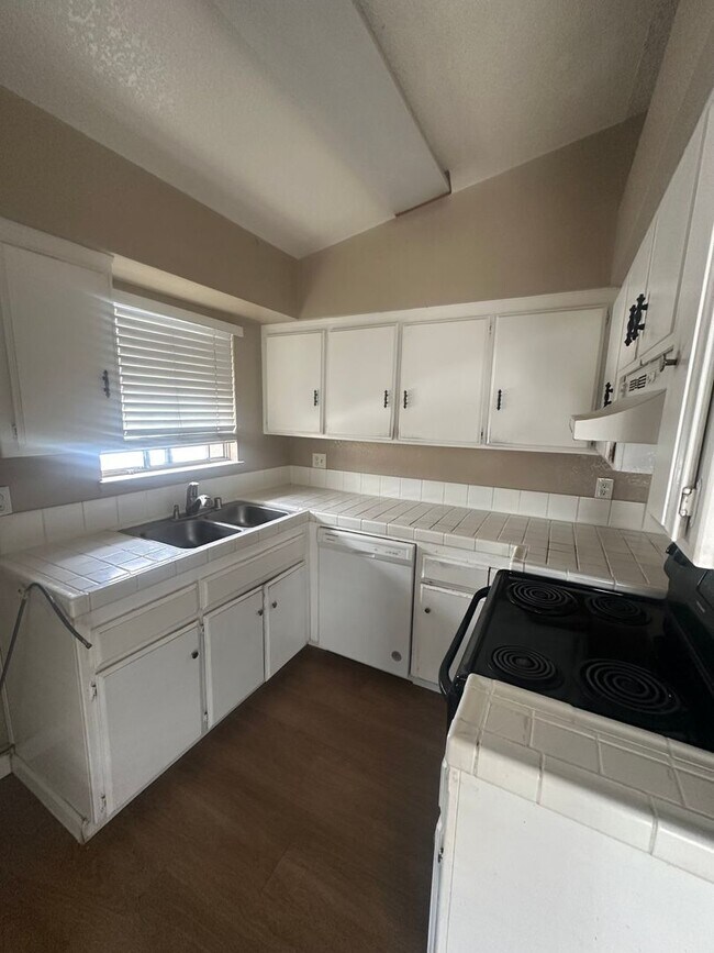 Photo - 4701 Beechwood St