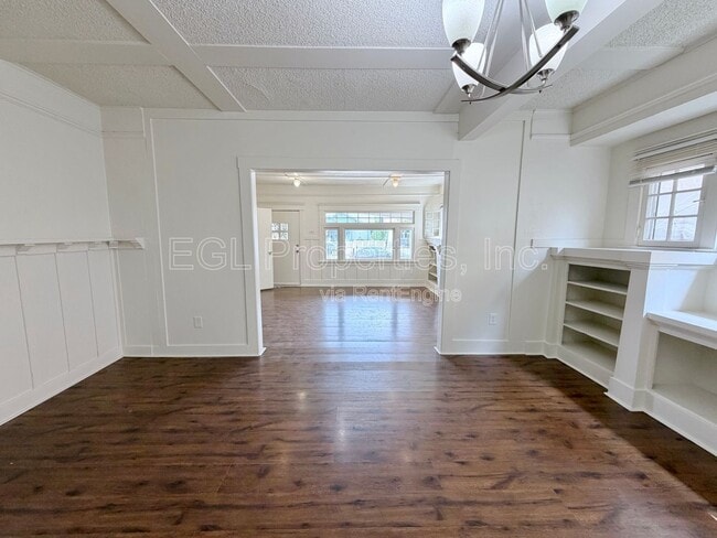 Photo - 860 W 56th St