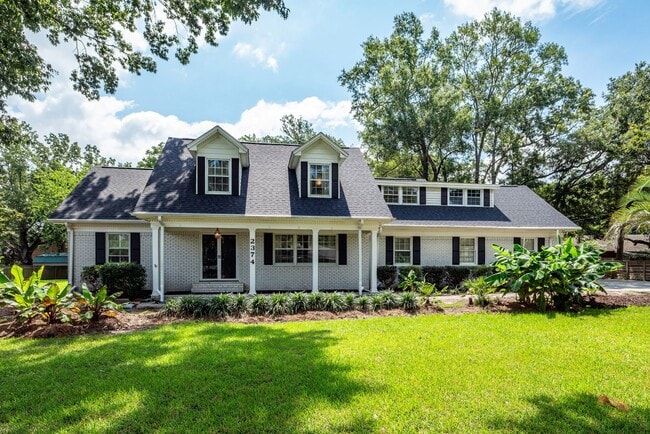 Building Photo - 6 Bedroom, 2.5 Bath House in Drayton on th...