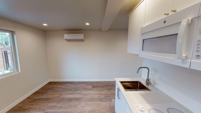 Building Photo - Updated Studio with Private Outdoor Space in Coronado! Unit 1125 2nd Street  3