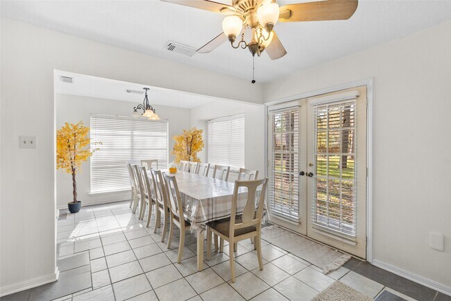 Photo - 117 E Park Dr