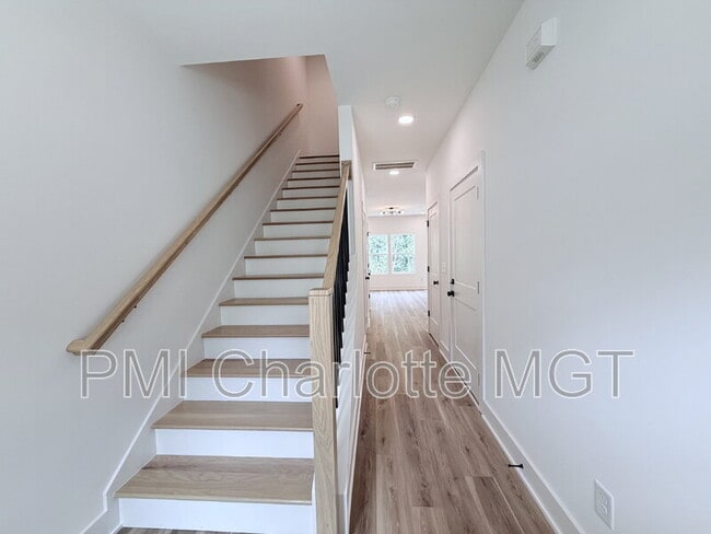 Photo - 7521 Lawyers Rd