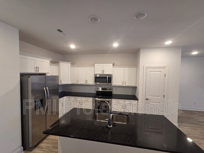 Photo - 923 SE Broad St