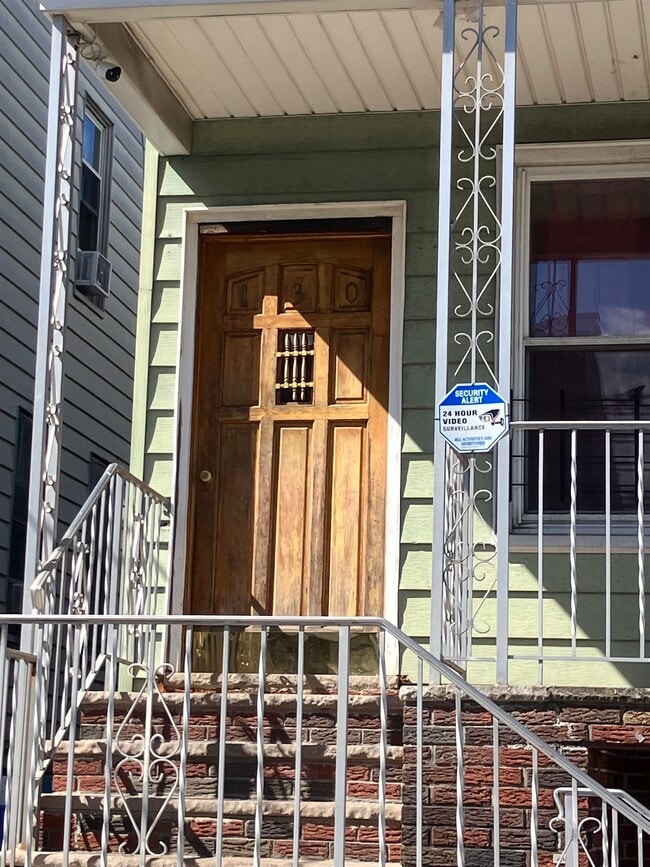 Building Photo - 132 W 19th St Unit 4