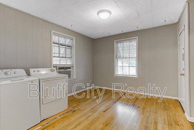 Photo - 2567 Madison Ave