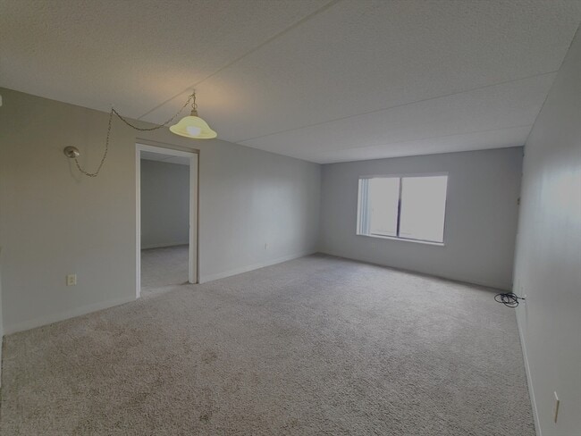 Photo - 25 S Point Dr Apartment Unit 1