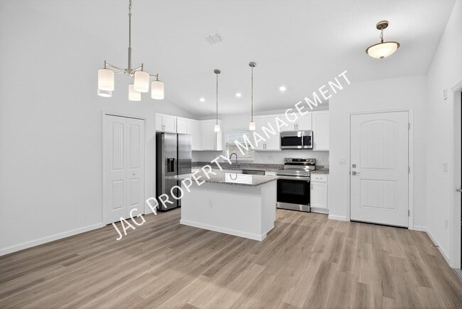 Photo - 728 Cornelia Ave SE