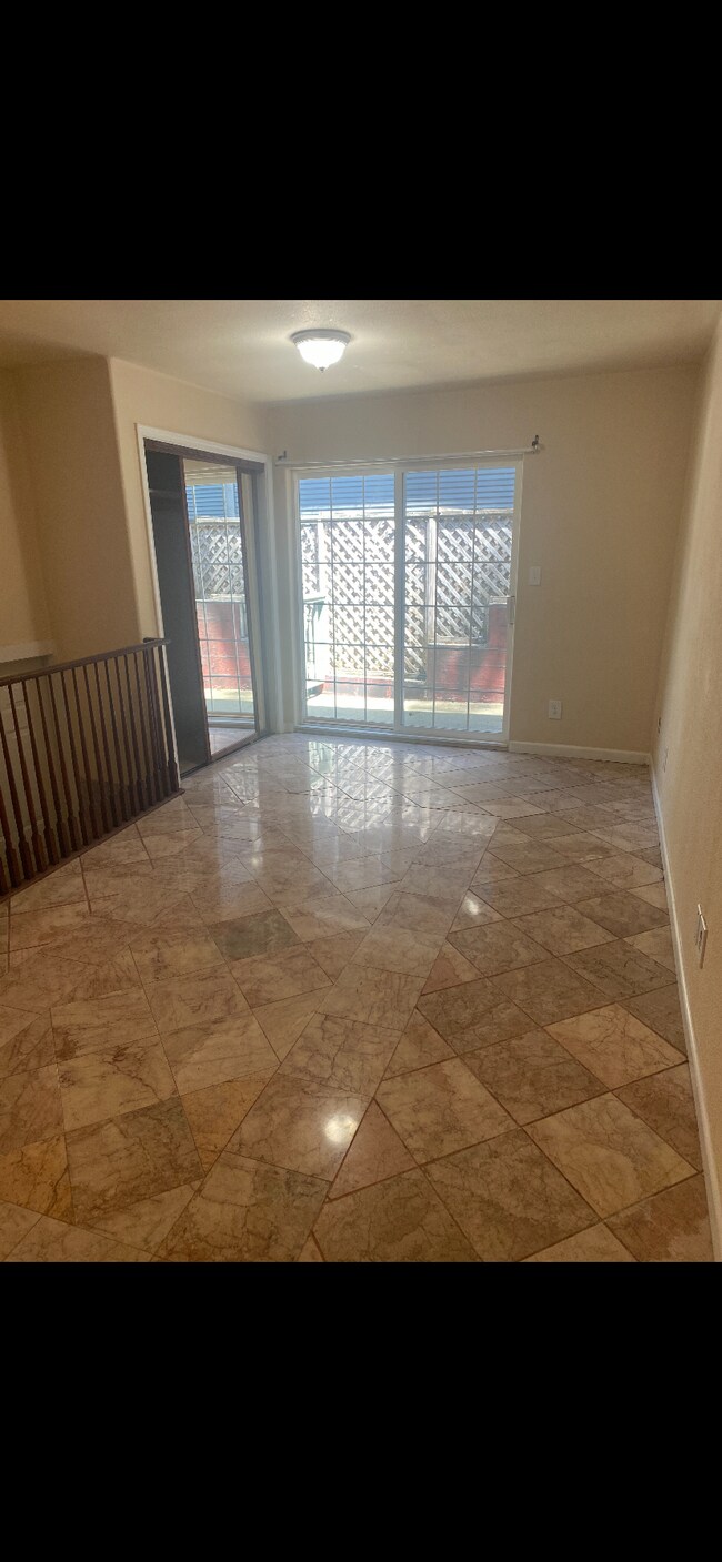 Photo - 660 Tabor Way