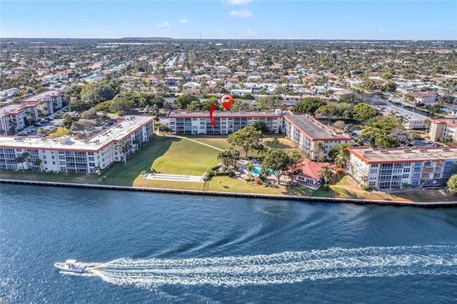 Building Photo - 3150 NE 48th Ct Unit 204