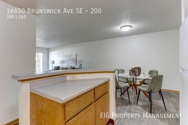 Photo - 16650 Brunswick Ave SE Unidad 200
