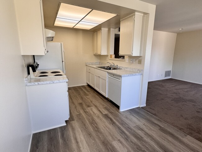 Photo - 630 Bridgeport Cir Unit Bridgeport