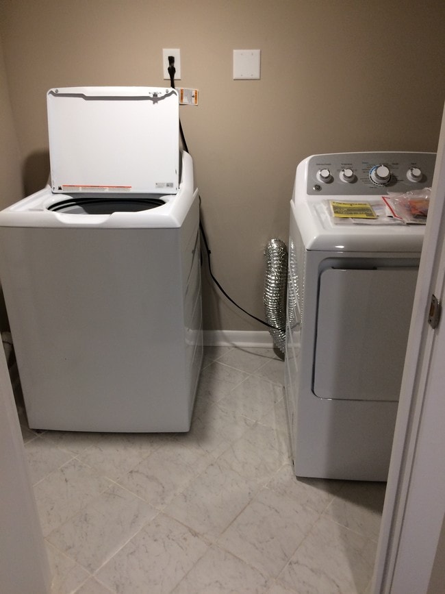 Building Photo - 8329 Pritchard Pl Unit B