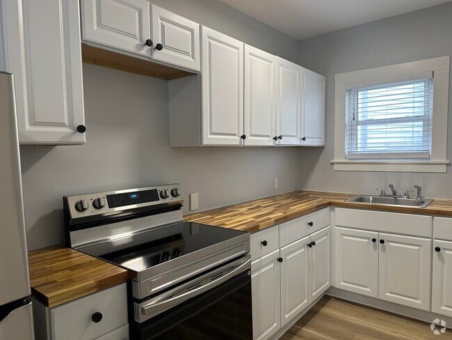 Building Photo - 30 Ledge St Unit 1 Rental